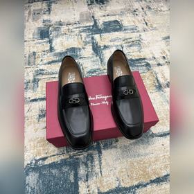 Ferragam~   碼數：38-45 F家新品男士正裝皮鞋，完美做工，