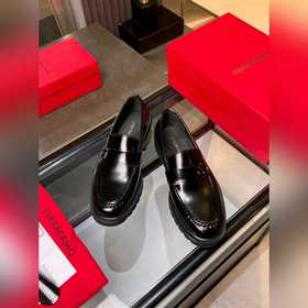菲拉格慕Ferragamo 高端男士熱賣精品休閑皮鞋，進口亮面牛皮革樂福鞋将工緻