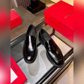 菲拉格慕Ferragamo 高端男士熱賣精品休閑皮鞋，進口亮面牛皮革樂福鞋将工緻