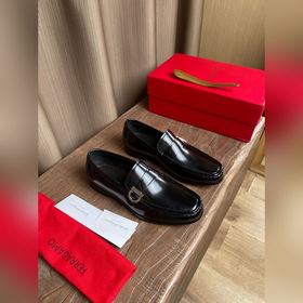 Ferragam~ 碼數：38-45 F家官網同步新品男士正裝皮鞋，完美做工，