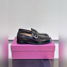 Ferragam菲拉真皮大底男士商務休閑皮鞋，進口牛皮，經典logo鎖扣。嚴選用