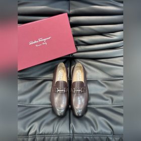 Ferragam菲拉真皮大底男士商務休閑皮鞋，進口牛皮，嚴選用料隻為打造更為舒适