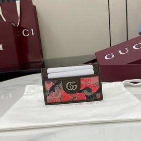 配全套原廠專櫃包裝 生動迷彩結合别緻配色，煥新演繹經典GG圖案。這款卡片夾以大理