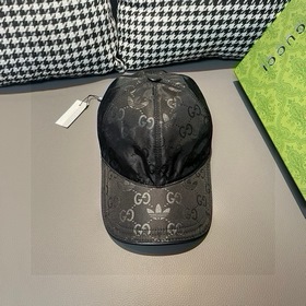 古奇新款 Adidas&Gucci聯名款出貨啦！ 配盒子布袋。專櫃熱賣中。1：1