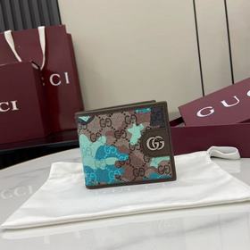 配全套原廠專櫃包裝 生動迷彩結合别緻配色，煥新演繹經典GG圖案。這款雙折錢包以大