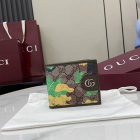 配全套原廠專櫃包裝 生動迷彩結合别緻配色，煥新演繹經典GG圖案。這款雙折錢包以大