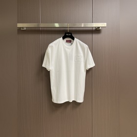 GUCCI 刺繡圓領短袖T恤，采用進口高支雙股純棉面料，觸感軟糯親膚，兼具優異的