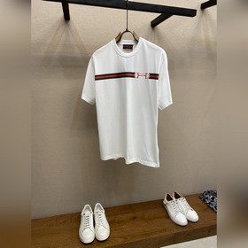 Gucci  GU 織帶鎖扣圓領短袖 原，300購買 純棉質絲光平紋面料、織