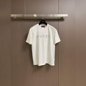GUCCI 立體刺繡短袖T恤，采用進口高支雙股純棉面料，觸感軟糯親膚，兼具優異的