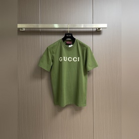 GUCCI 立體刺繡短袖T恤，采用進口高支雙股純棉面料，觸感軟糯親膚，兼具優異的