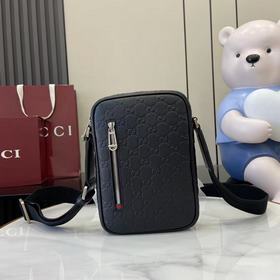 配全套原廠專櫃包裝 GG Emblem系列以飾GG印花壓紋圖案光面皮革煥新演繹品