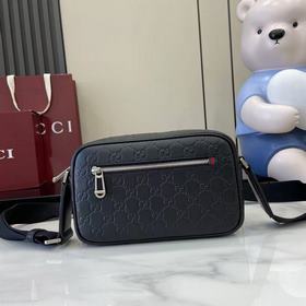 配全套原廠專櫃包裝 GG Emblem系列以飾GG印花壓紋圖案光面皮革煥新演繹品