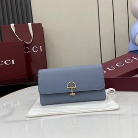 配全套原廠專櫃包裝 [新品]這款Gucci Softbit系列肩背包匠心融蘊大號