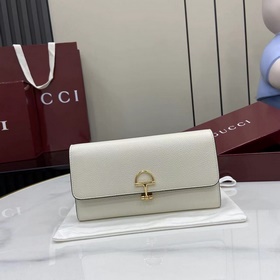 配全套原廠專櫃包裝 [新品]這款Gucci Softbit系列肩背包匠心融蘊大號