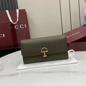 配全套原廠專櫃包裝 [新品]這款Gucci Softbit系列肩背包匠心融蘊大號