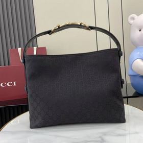 配全套原廠專櫃包裝 2026秋冬系列， Gucci Beatrix系列手袋采用休