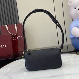 配全套原廠專櫃包裝 品牌以當代視角演繹标志性元素，煥新呈現Gucci半馬銜扣設計