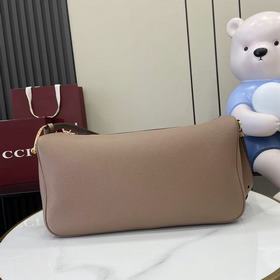 配全套原廠專櫃包裝 煥新呈現Gucci Half Horsebit系列，以現代風