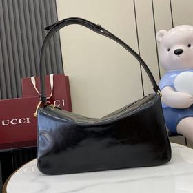 配全套原廠專櫃包裝 煥新呈現Gucci Half Horsebit系列，以現代風