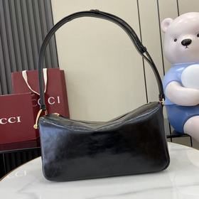 配全套原廠專櫃包裝 煥新呈現Gucci Half Horsebit系列，以現代風