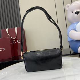 配全套原廠專櫃包裝 品牌以當代視角演繹标志性元素，煥新呈現Gucci半馬銜扣設計