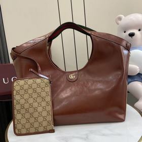 配全套原廠專櫃包裝 秉承革新精神，Gucci Giglio 以奢華材質和豐富色彩