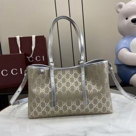 配全套原廠專櫃包裝 GG Emblem系列煥新演繹品牌經久不息的優雅風範與精湛工