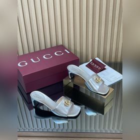 [新款出貨]GuCCl高端精品， 2046春夏新款雙G扣 馬蹄駝背 中粗跟涼鞋拖