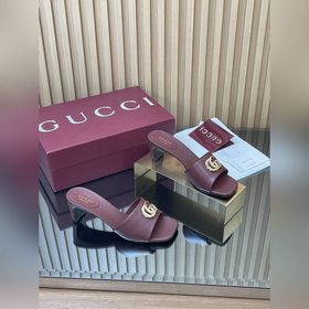 [新款出貨]GuCCl高端精品， 2046春夏新款雙G扣 馬蹄駝背 中粗跟涼鞋拖