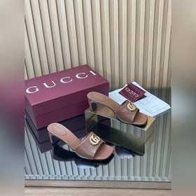 [新款出貨]GuCCl高端精品， 2046春夏新款雙G扣 馬蹄駝背 中粗跟涼鞋拖