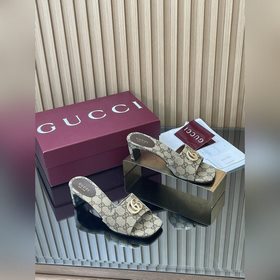 [新款出貨]GuCCl高端精品， 2046春夏新款雙G扣 馬蹄駝背 中粗跟涼鞋拖