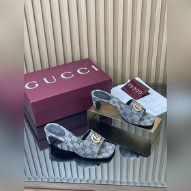[新款出貨]GuCCl高端精品， 2046春夏新款雙G扣 馬蹄駝背 中粗跟涼鞋拖
