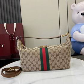 配全套原廠專櫃包裝 Gucci Vanity系列從經典化妝包中汲取靈感，勾勒矚目