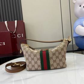配全套原廠專櫃包裝 Gucci Vanity系列從經典化妝包中汲取靈感，勾勒矚目