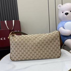 配全套原廠專櫃包裝 煥新呈現Gucci Half Horsebit系列，以現代風