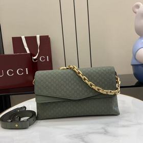 配全套原廠專櫃包裝 該手袋融蘊現代廓形與品牌标志性圖案。這款剪裁流暢的手袋搭配飾