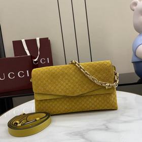 配全套原廠專櫃包裝 該手袋融蘊現代廓形與品牌标志性圖案。這款剪裁流暢的手袋搭配飾