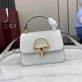 配全套原廠專櫃包裝 Gucci Siena系列煥新演繹品牌經典馬銜扣元素，打造魅