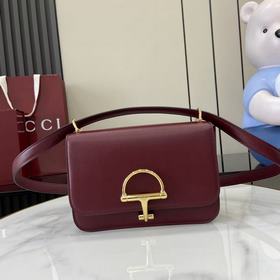 配全套原廠專櫃包裝 2026秋冬系列， Gucci Siena系列小號肩背包延續