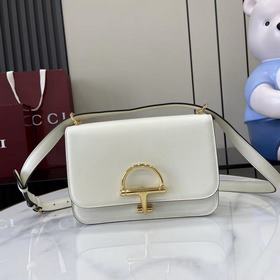 配全套原廠專櫃包裝 2026秋冬系列， Gucci Siena系列小號肩背包延續
