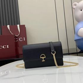 配全套原廠專櫃包裝 [新品]這款Gucci Softbit系列肩背包匠心融蘊大號