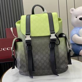 配全套原廠專櫃包裝 别開生面的綠色調漸變效果印花為這款基礎功能單品倍添時尚美感。