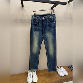 Loewe  2026ss好穿不挑身材在搭配上沒有太多的限制 随意簡潔的襯托其