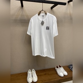 Loewe  2026FW早春棉質半袖T恤. 輕盈棉質T恤，胸前飾有貓眼和
