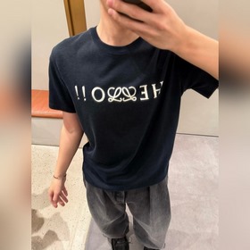 LOEWE，羅意威 棉質混紡常規版型短袖T恤 面料：20支絲光棉混紡雙面針織 ，