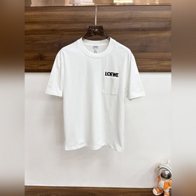 LOEWE 羅意威 26新款刺繡棉質寬松版型T恤 中克重棉質T恤。寬松版型，胸前
