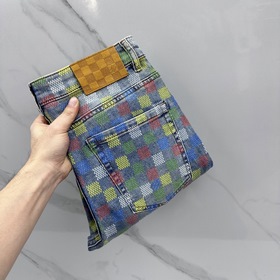 LV路易威登 高端定制、26春季最新款洗水牛仔褲 櫃台同步發售 logo印花設計