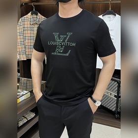 LV 春季新款短袖 LV純棉翻領短袖T恤，純棉T恤、上身效果非常棒，休閑度假精品
