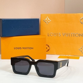 LOUIS VUITTON MODEL：Z1579E SIZE：54口21-