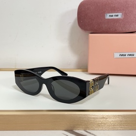 miumiu25s新款 ：smu080z logo設計太好看啦 一體鏡片更顯